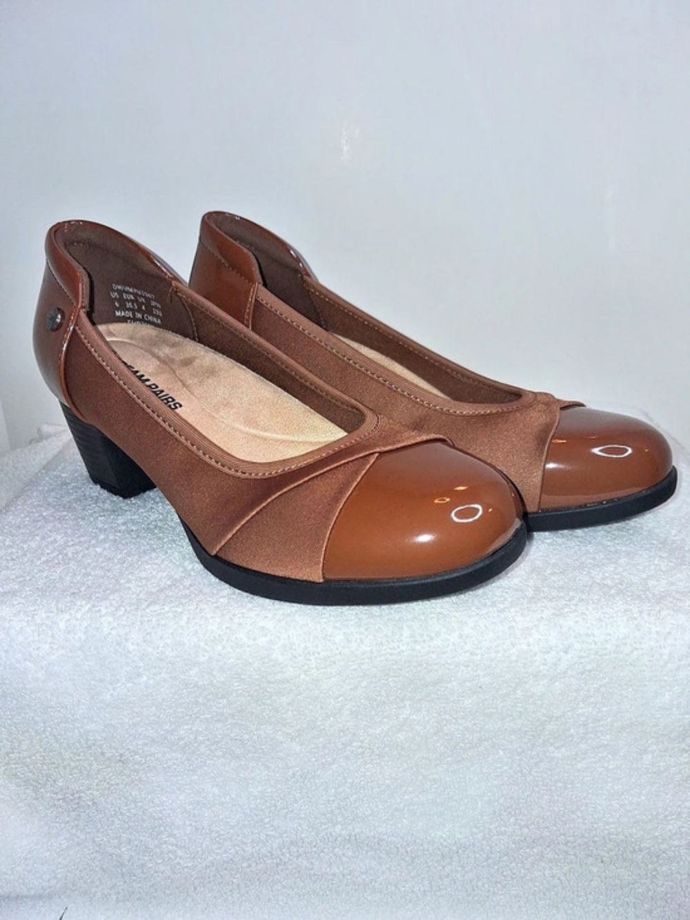 Dream Pairs Ascenelle Round-Toe Low Block Heel Pumps Brown